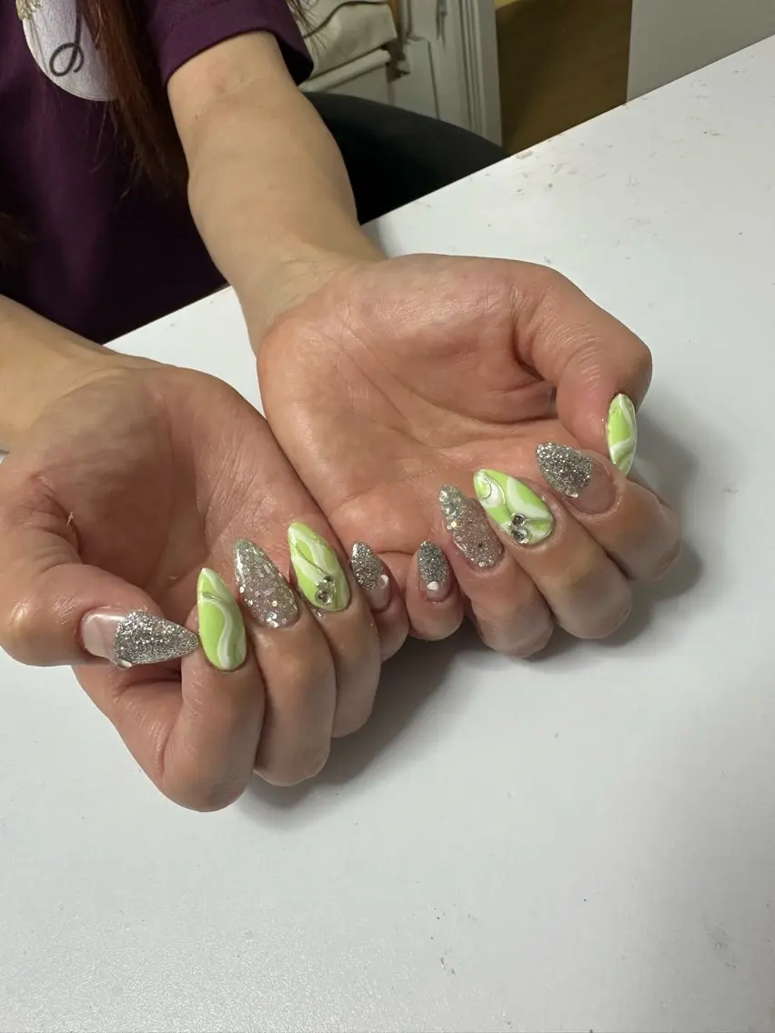 ミディアム ハンドネイル Nail&脱毛 LUANAのネイルデザイン