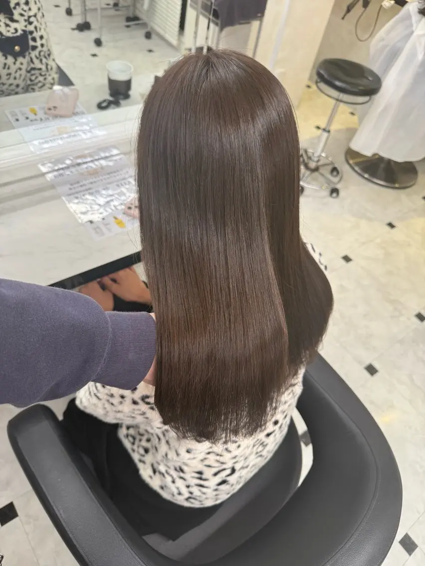 ロング カラー 透明感カラー グレージュ カット ヘアカラー トリートメント 韓国風グレージュ 🤍たくみ🤍のヘアスタイル
