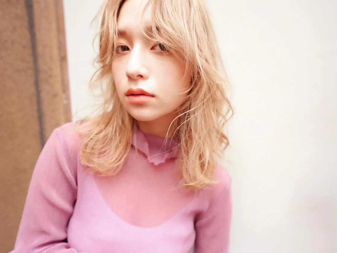 セミロング カラー パーマ ヘアアレンジ アディクシーカラー アッシュ バレイヤージュ ベージュカラー ブリーチ newi grande 横浜店のヘアスタイル