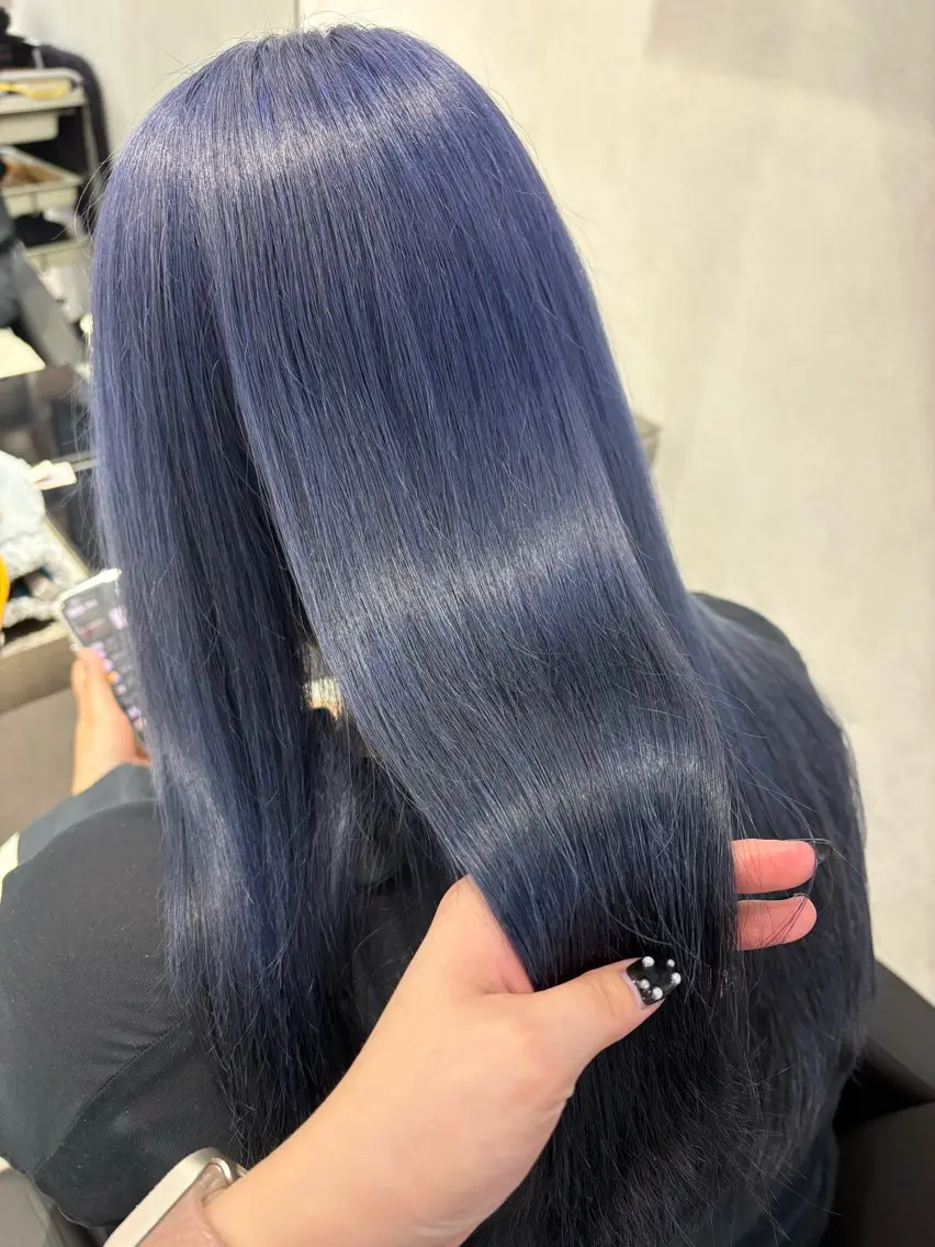 ロング カラー ヘアアレンジ ブリーチ ブルーカラー 透明感カラー ダブルカラー ネイビーカラー 韓国透明感🇰🇷 SAKURAのヘアスタイル