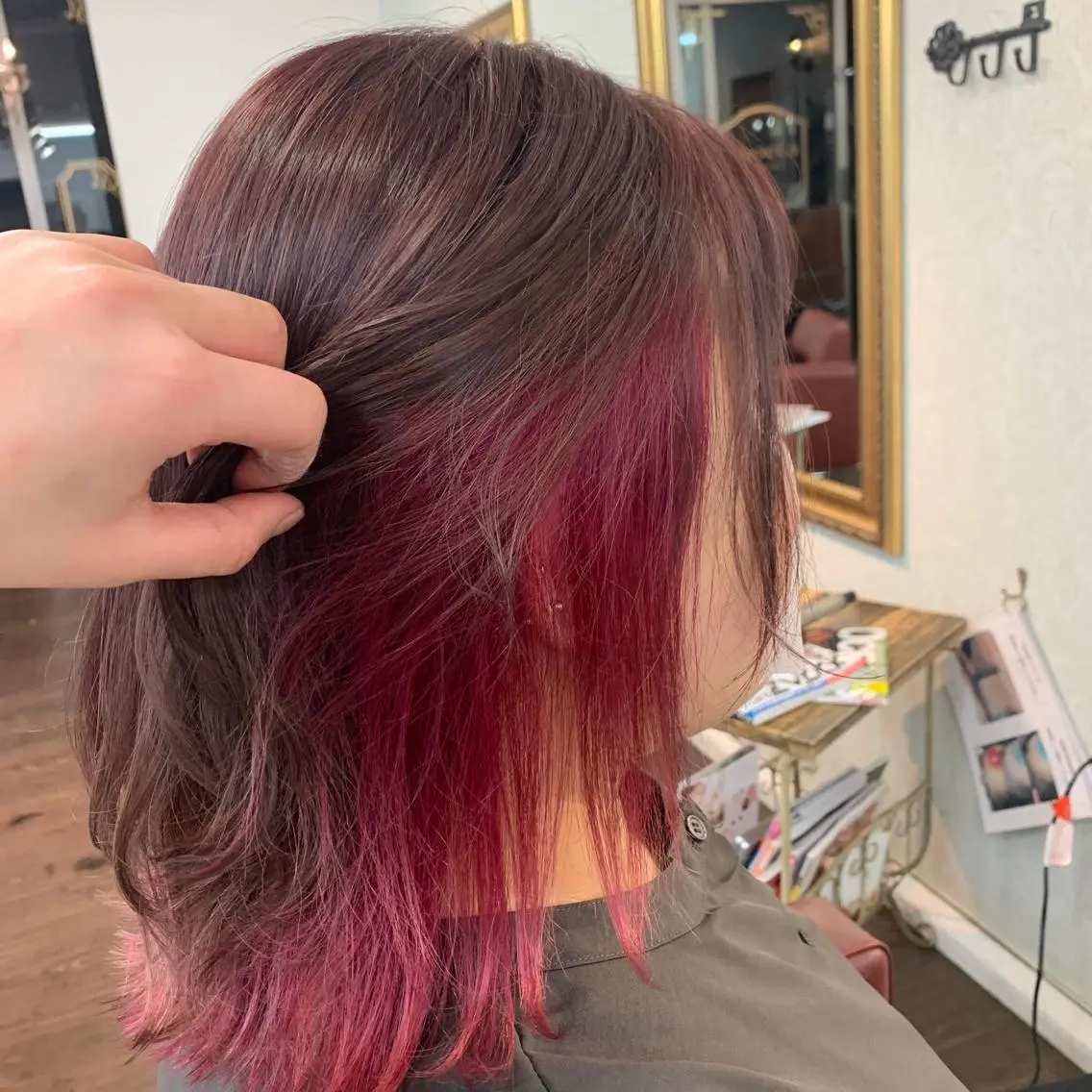 ミディアム カラー ヘアアレンジ ブラウンカラー インナーカラー ピンクカラー ピンクブラウン バイオレットカラー ハセガワ セイカのエステ・リラクイメージ