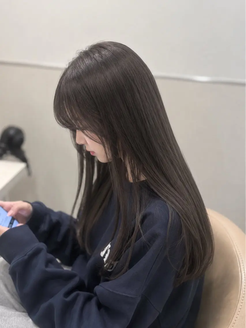 ロング カラー ヘアカラー トリートメント ラベンダー💜 グレージュ🩶のヘアスタイル