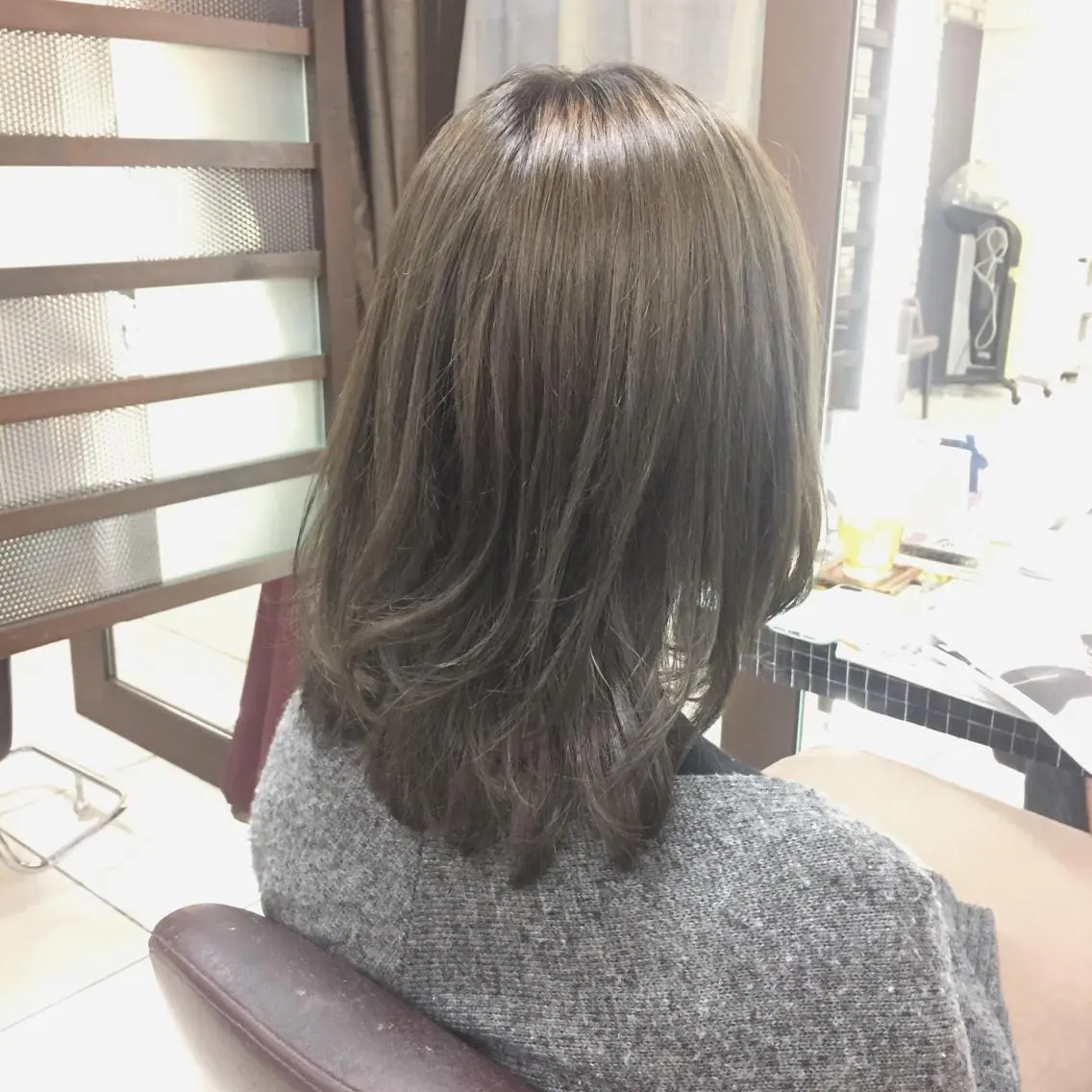 セミロング カラー アディクシーカラー アッシュ 透明感カラー 大平 美沙のヘアスタイル