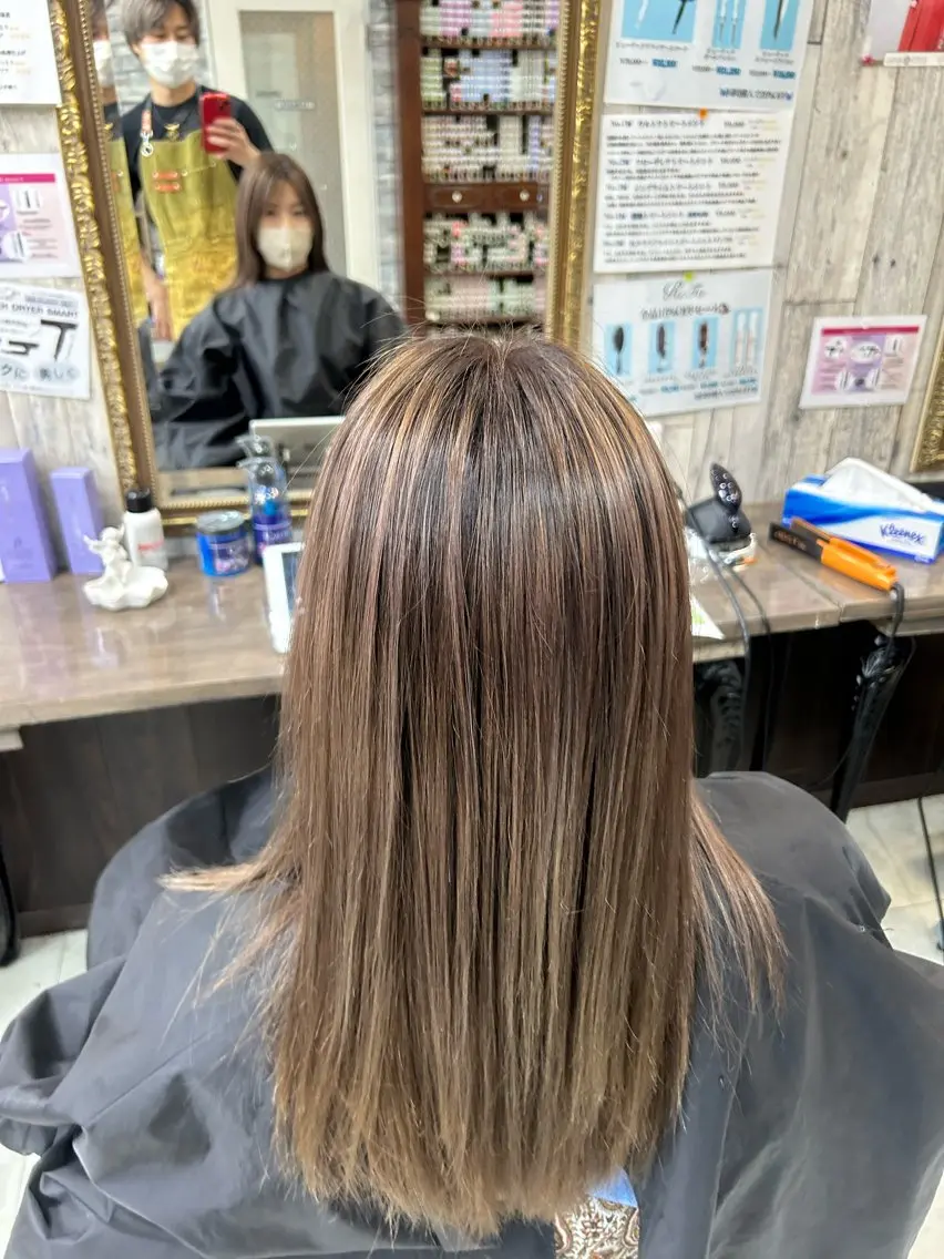 セミロング カラー ハイトーン Arphyのヘアスタイル