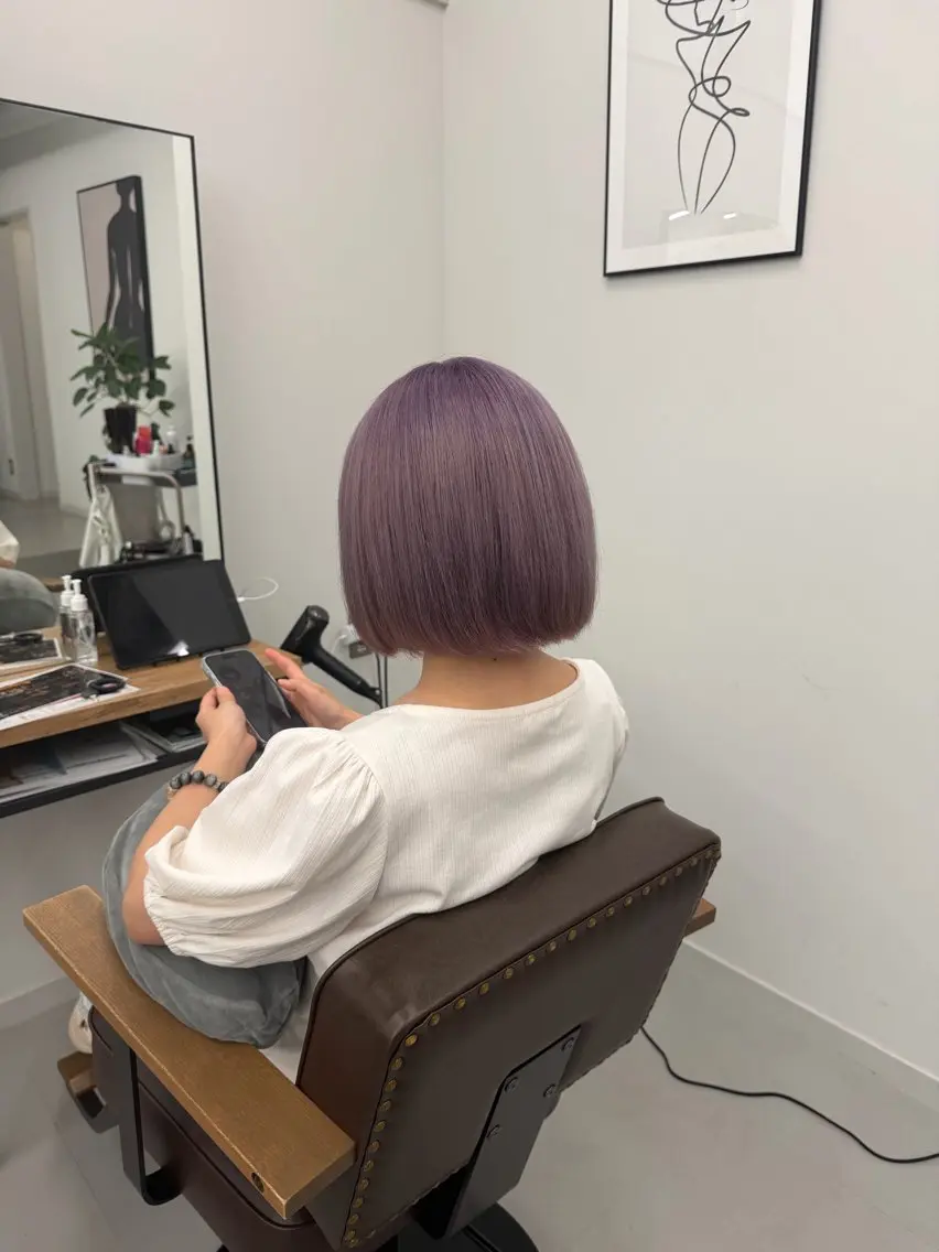 ショート ヘアカラー 白鳥 リキのヘアスタイル