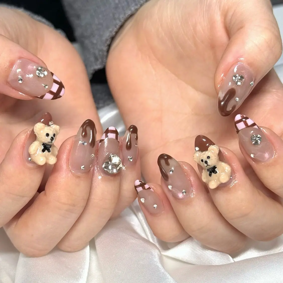 ネイル ブラウン フレンチネイル ガーリー マグネットネイル バレンタイン ハンドネイル 【OKIKA】 らん🦖🌈🧡のマツエク・マツパデザイン