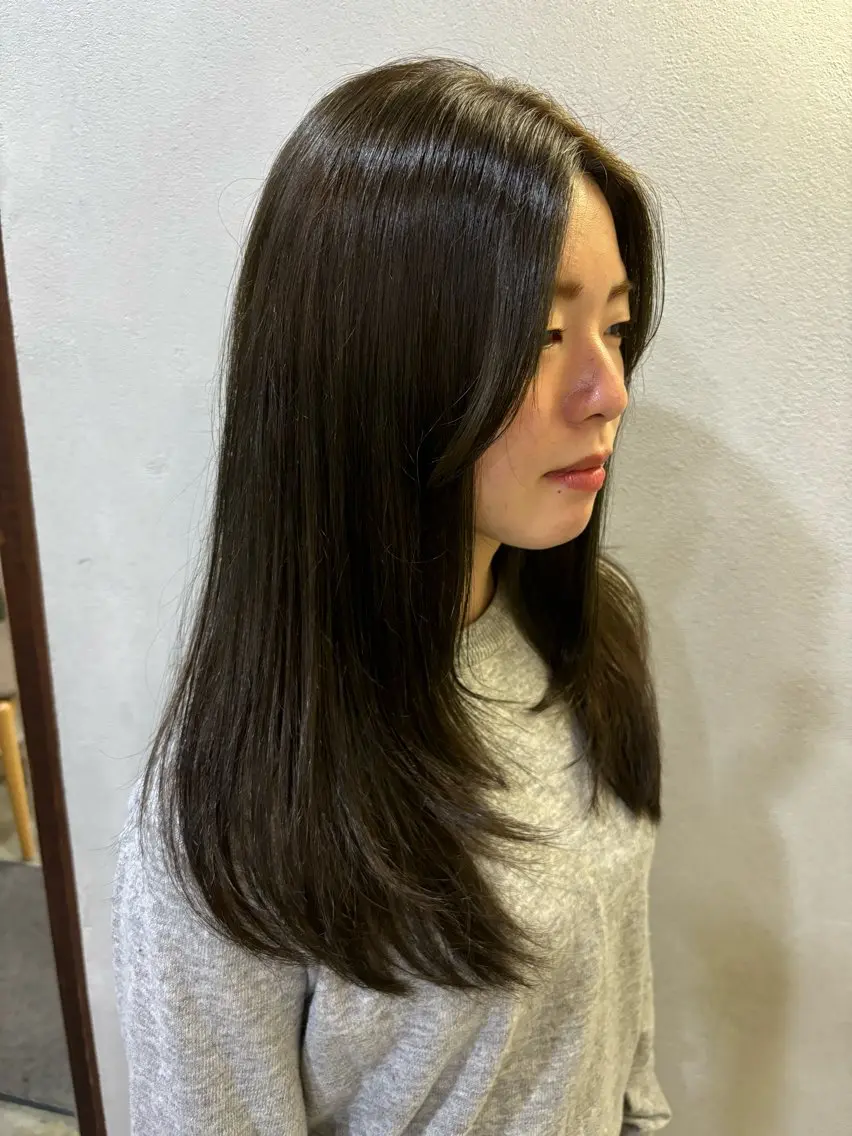 ミディアム カラー mono / Manatoのヘアスタイル