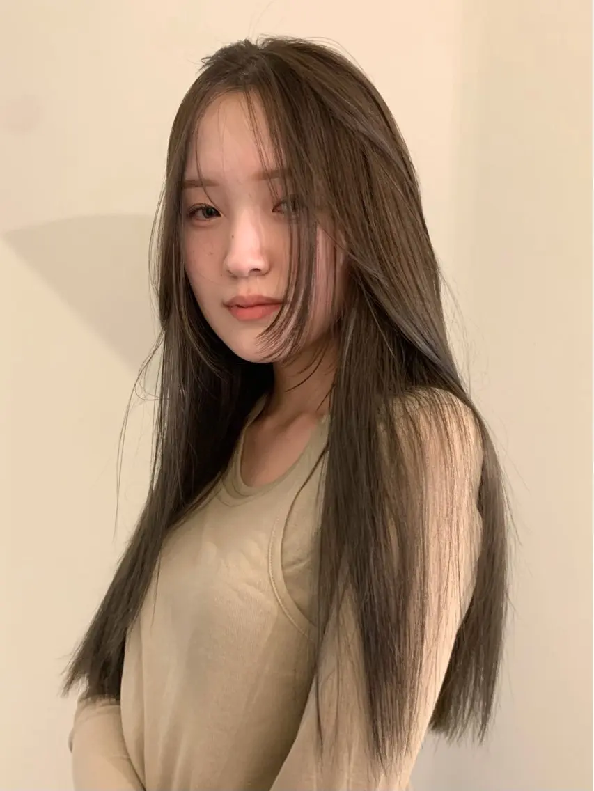 ロング カラー ブリーチ ダブルカラー グレージュ ブリーチなしカラー ロング ヘアカラー 落合希 Olivebeigeのヘアスタイル