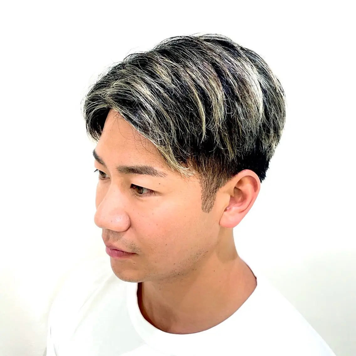 カラー メンズ メンズブリーチ ビジネス フェードカット メンズハイライト メンズメッシュ ヘアカラー メンズ支持率No.1 /大船メンズパーマのヘアスタイル
