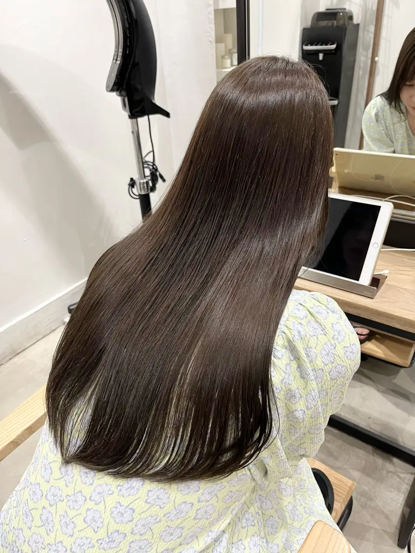 ロング カラー グレージュ オリーブグレージュ オリーブグレー 髪質改善 トリートメント カット トリートメント Larry🌼中下 美香のヘアスタイル