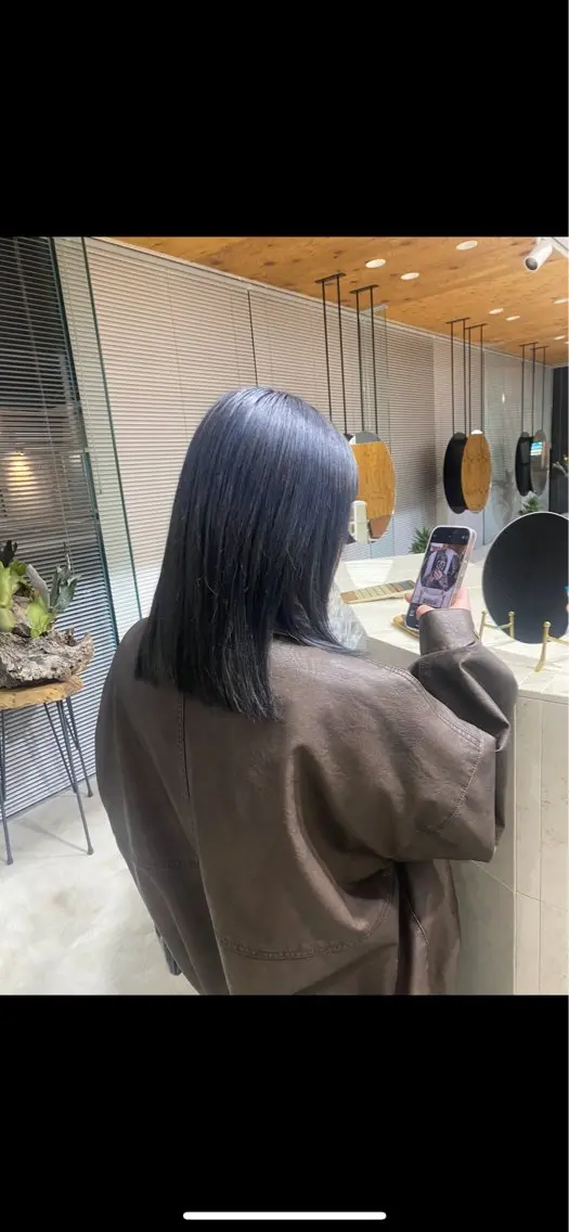 カラー ネイビーカラー cyan hinaのヘアスタイル