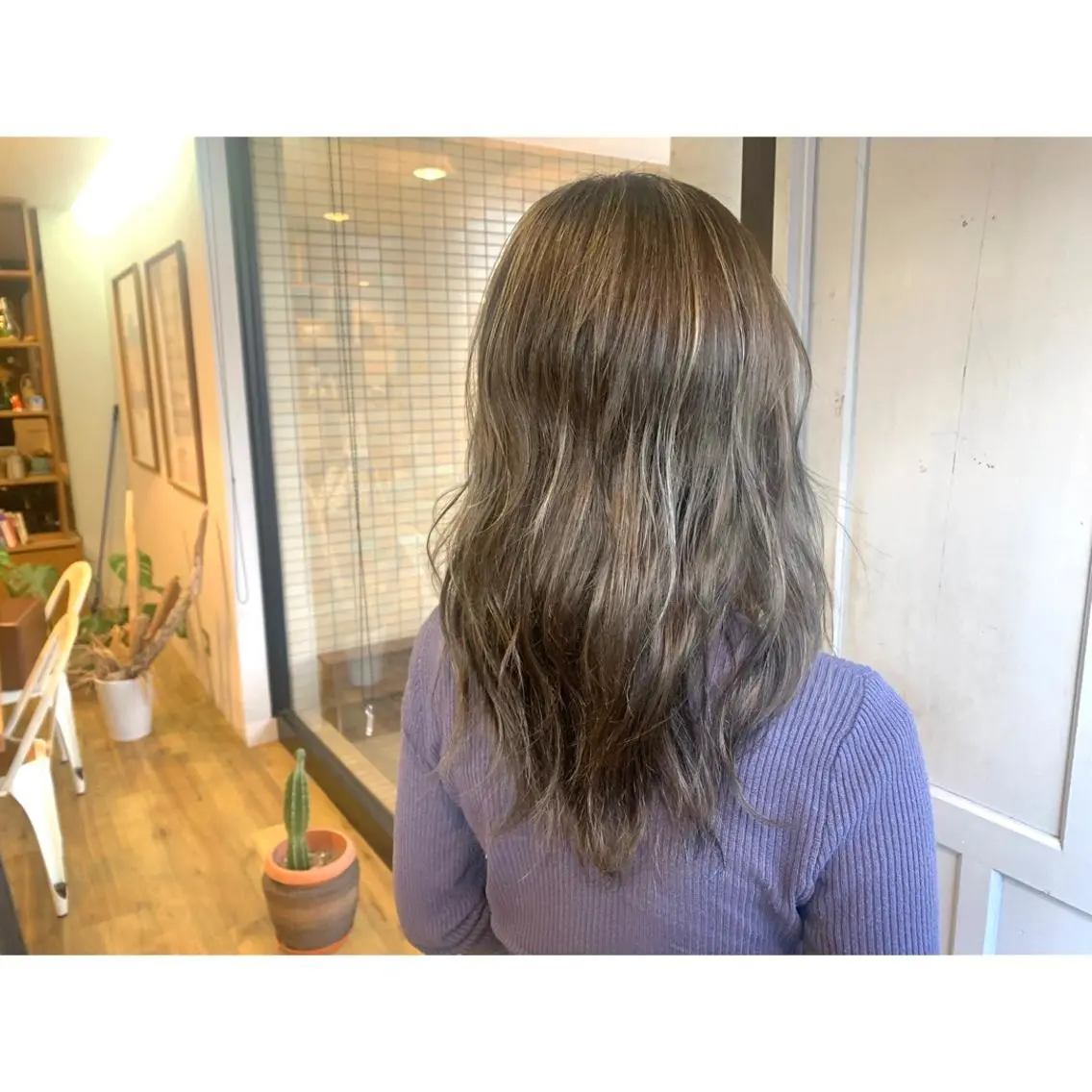 ロング カラー アッシュ ヘアカラー トリートメント ツキダテ ユイのヘアスタイル