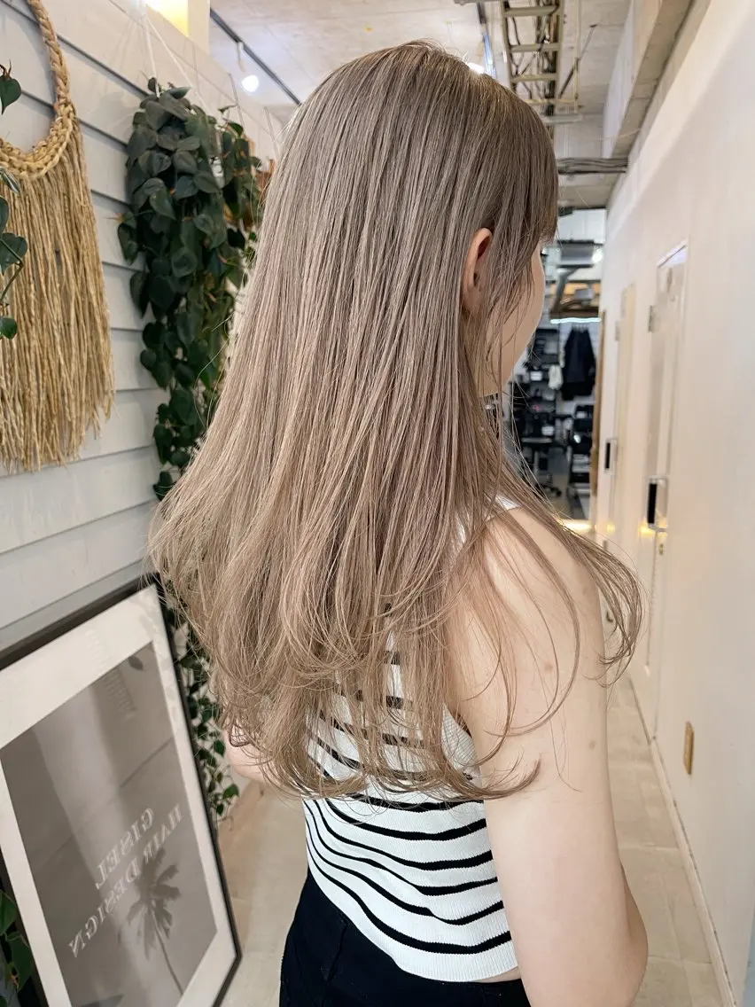 セミロング カラー ベージュカラー ミルクティーベージュ レイヤーカット AiM 大名　似合わせカットのヘアスタイル