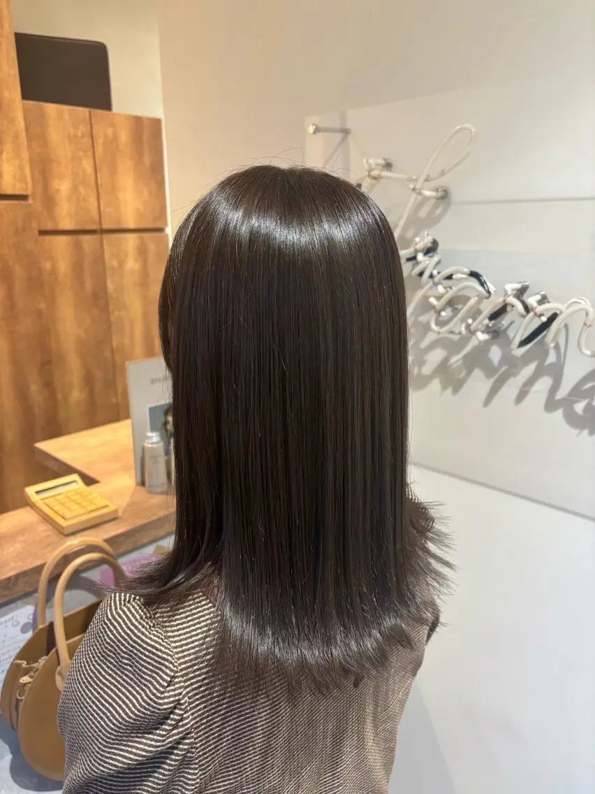 カラー 透明感カラー グレージュ オリーブグレージュ オリーブグレー ヘアカラー 澤入 鈴のヘアスタイル