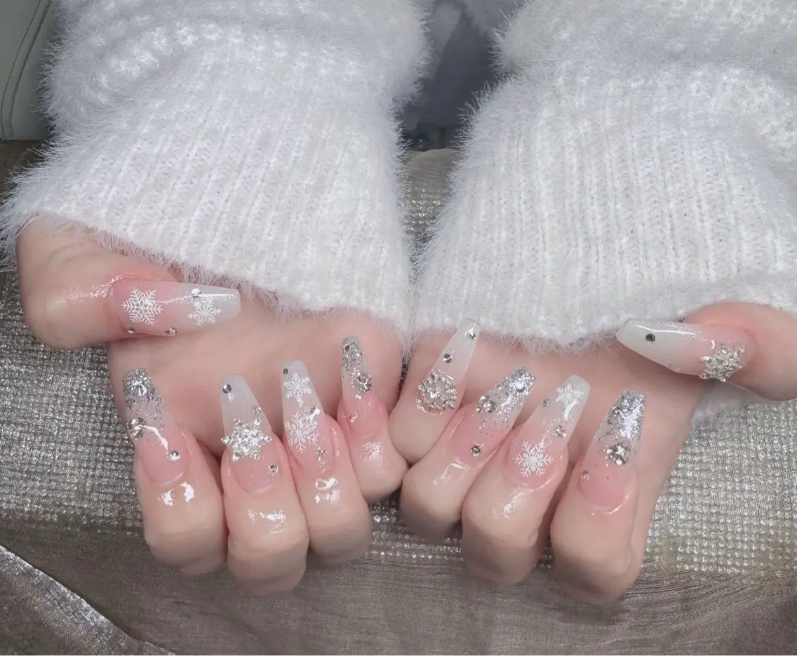 ネイル フレンチネイル ジェルネイル ガラスフレンチ ハロウィン ハート ハンドネイル H.baby Nail Salonのネイルデザイン
