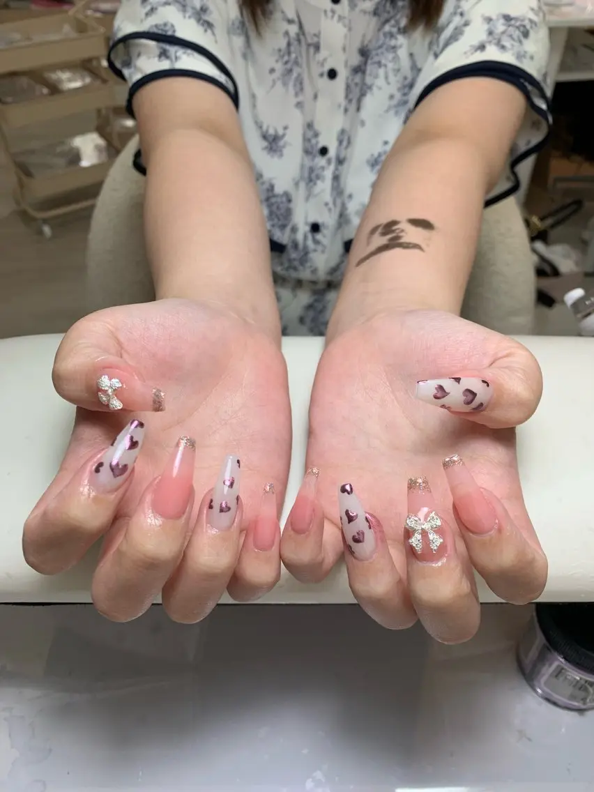 ネイル アートネイル オーロラネイル チークネイル 長さ出し フットネイル ハンドネイル Cloudy Chan 歌舞伎町のネイルデザイン
