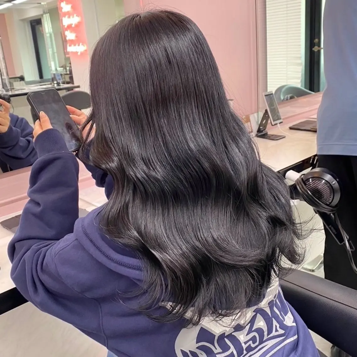 セミロング カラー ヘアカラー トリートメント ヘッドスパ 韓国風艶髪🎀 暖色カラー🤍のヘアスタイル