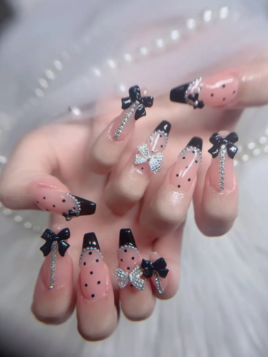 ネイル オーロラネイル フレンチネイル ジェルネイル ハロウィン キラキラネイル ハンドネイル H.baby Nail Salonのネイルデザイン