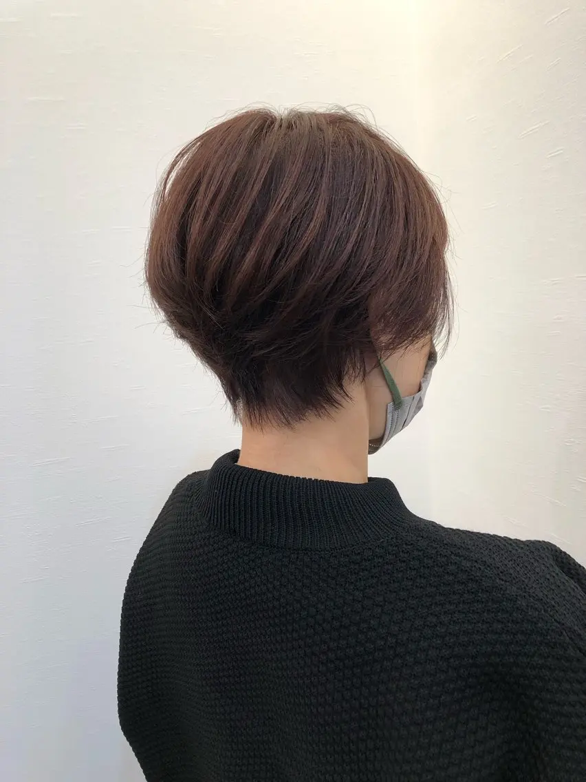ショート ツノガイ エリのヘアスタイル