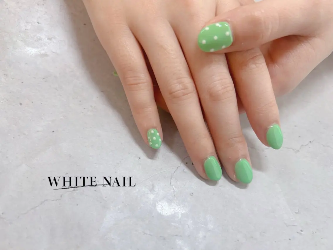 ネイル ドット ハンドネイル WHITE NAIL ホワイトネイルのネイルデザイン