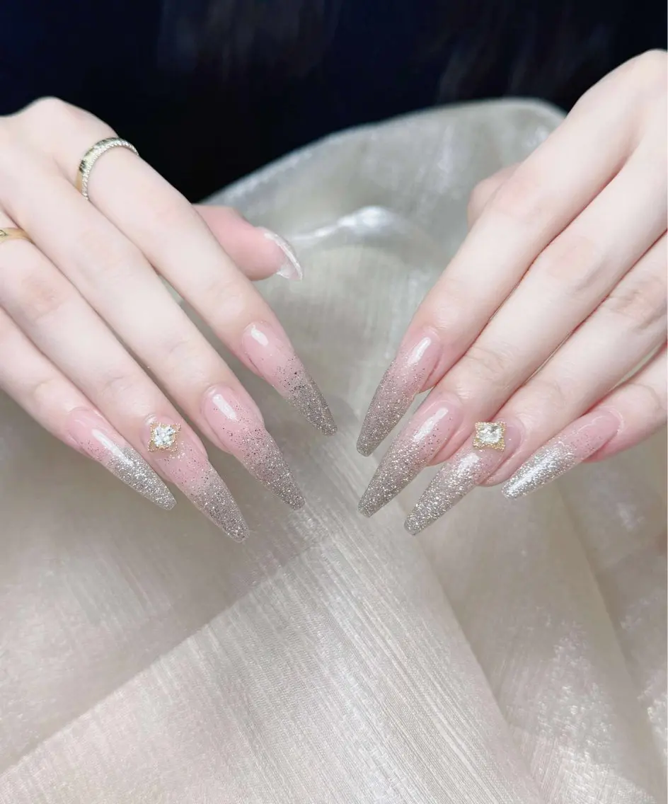🉐10本長さだし、グラデーションネイル🌷🎶の写真