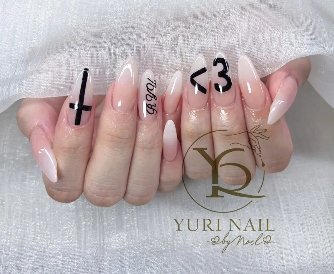 ネイル ハンドネイル フットネイル ハンドケア YURI Nail NARITAのネイルデザイン