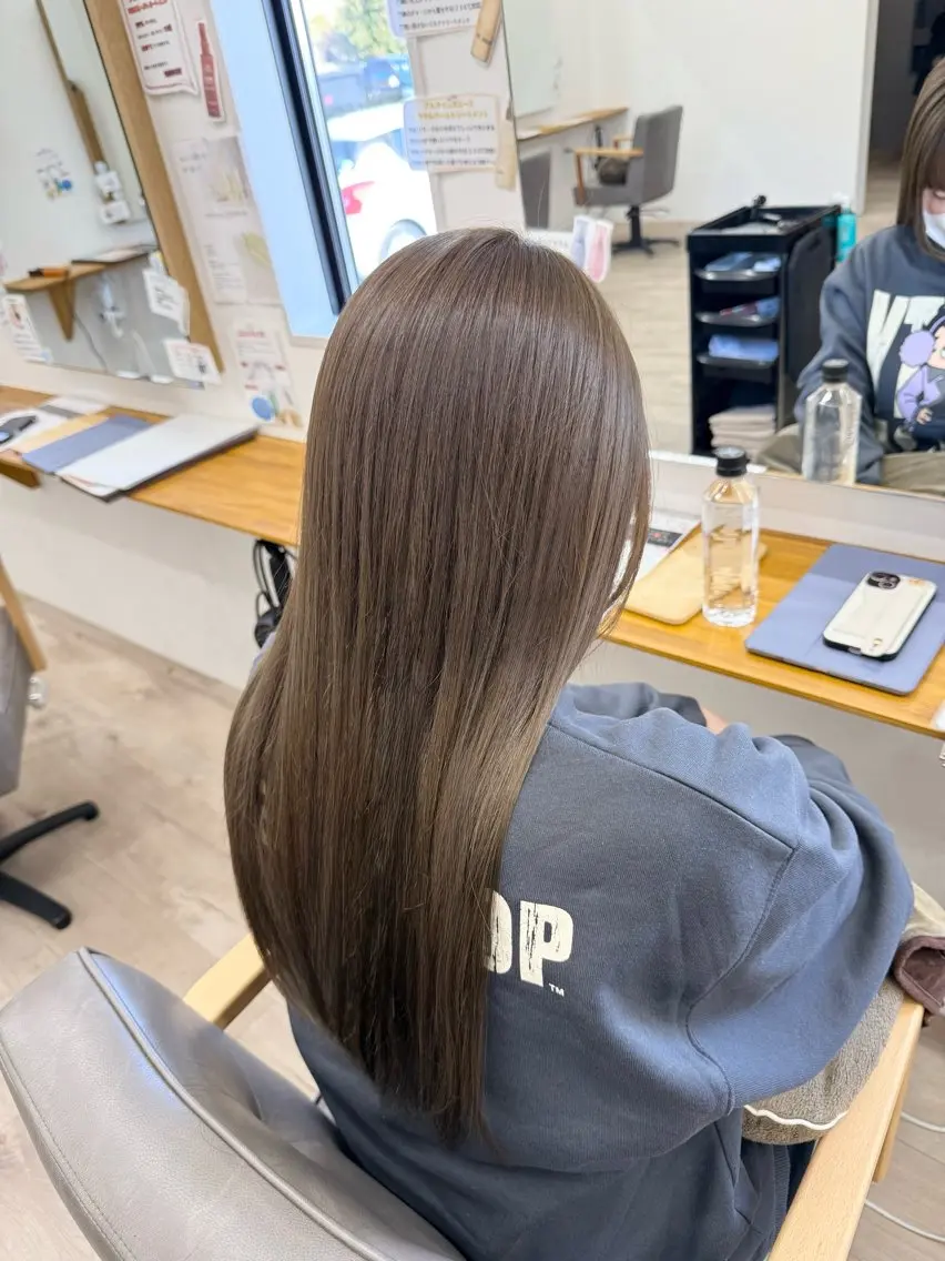 ロング カラー ベージュカラー 透明感カラー オリーブベージュ ヘアカラー ちほ/顔周りレイヤー /ベージュカラーのヘアスタイル