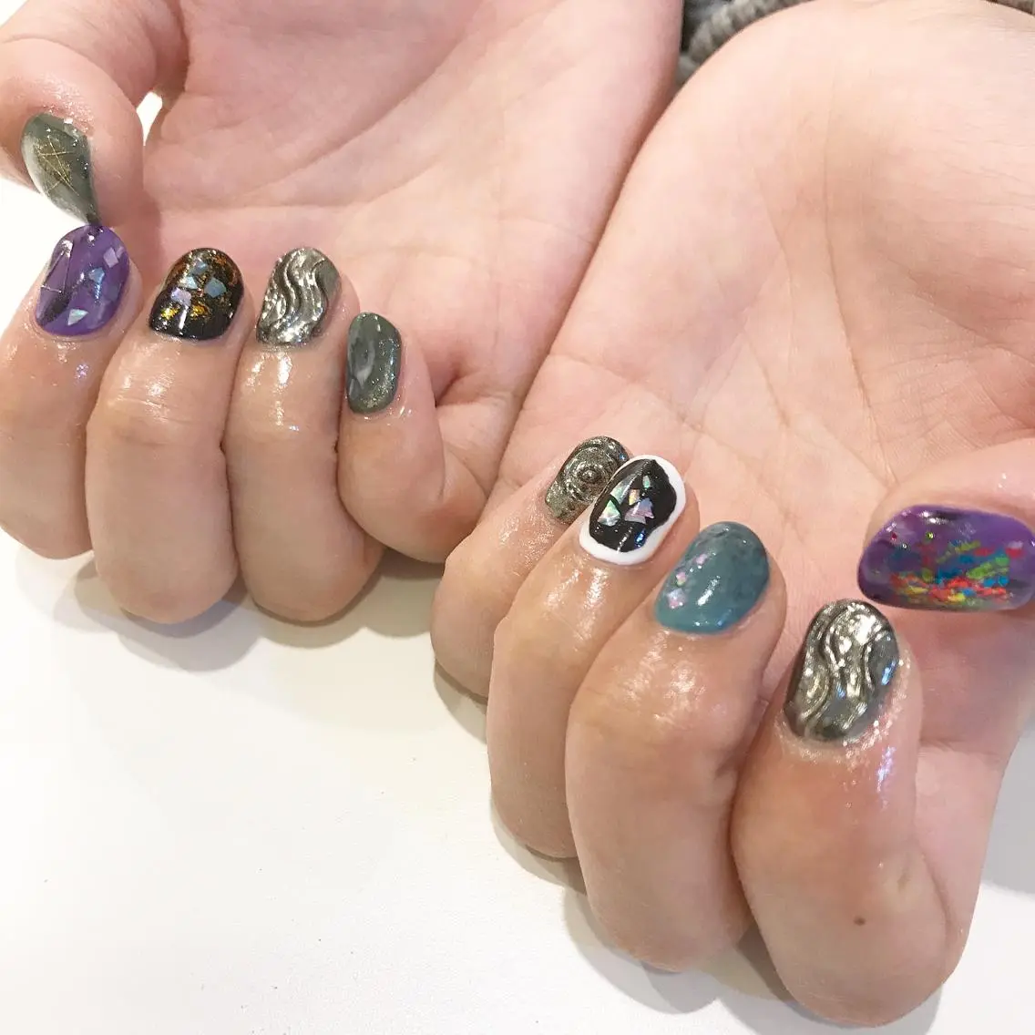 ネイル ミラーネイル ニュアンスネイル 板垣 綾乃のネイルデザイン