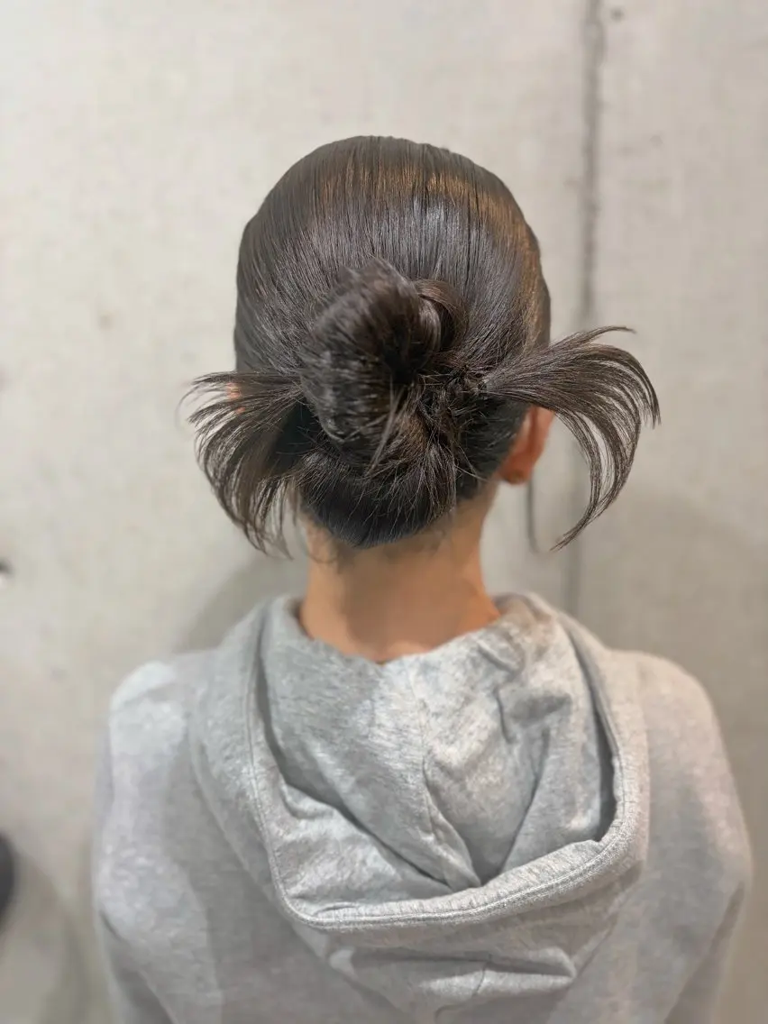 セミロング ヘアアレンジ お団子ヘア ヘアセット karen 髪質改善のヘアスタイル