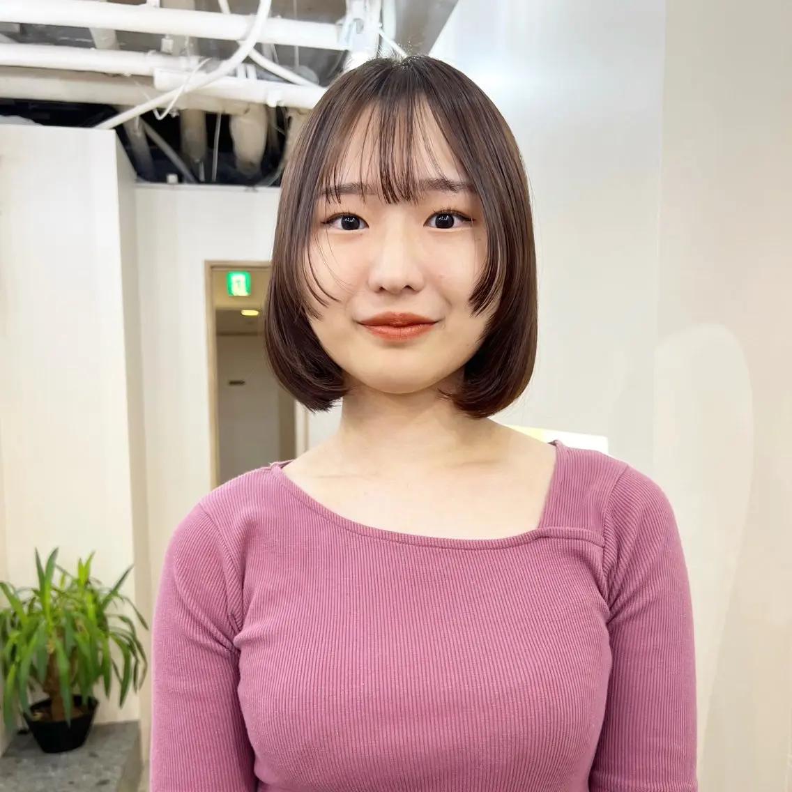 ショート ボブ 透明感カラー/顔周り 臼井逸美のヘアスタイル