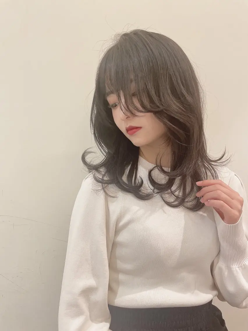 セミロング 韓国風レイヤーカット 松葉翔のヘアスタイル