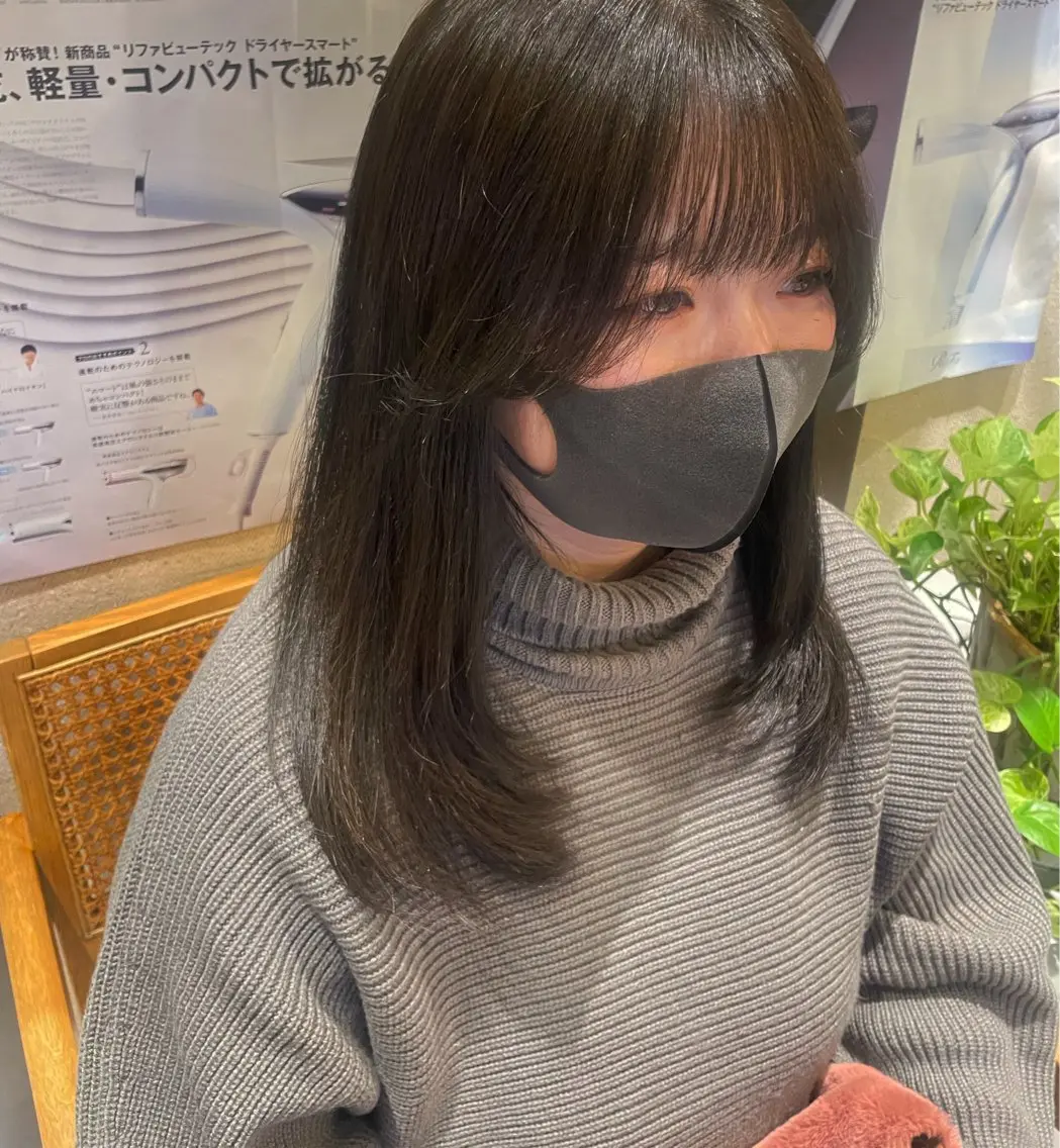 ロング カラー オリーブカラー 顔まわりレイヤー 顔周りカット レイヤーカット 富田 紗世のヘアスタイル
