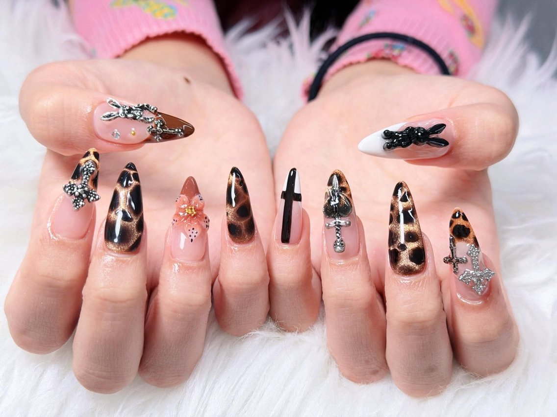 ネイル AURA NAIL 上前津のネイルデザイン