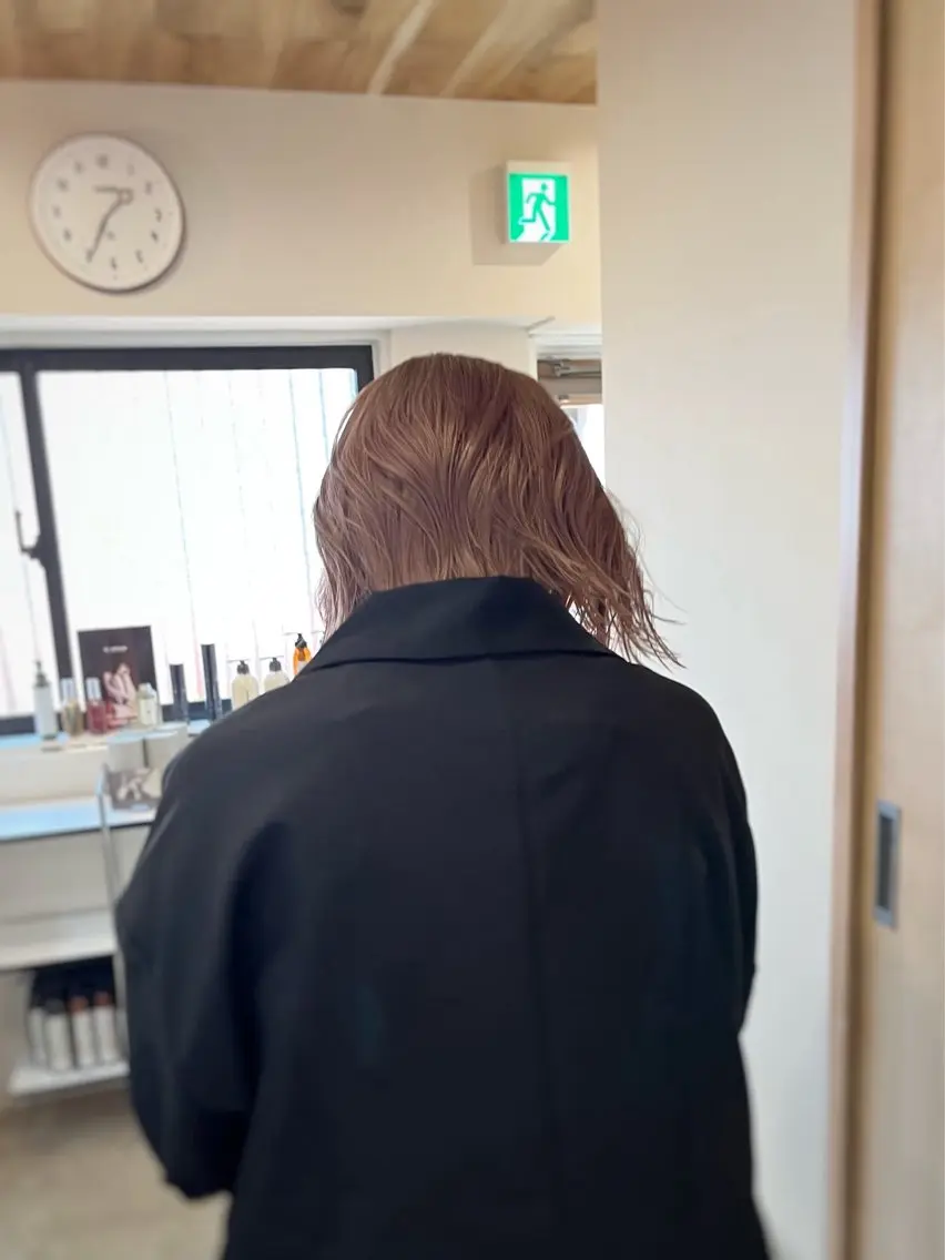 ショート カラー ブリーチ 下石怜子/レイヤー/ 透明感カラーのヘアスタイル