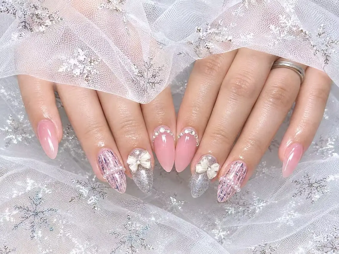 ネイル アートネイル オーロラネイル チークネイル フラワーネイル フレンチネイル ハンドネイル Lienbeauty RiRiのマツエク・マツパデザイン