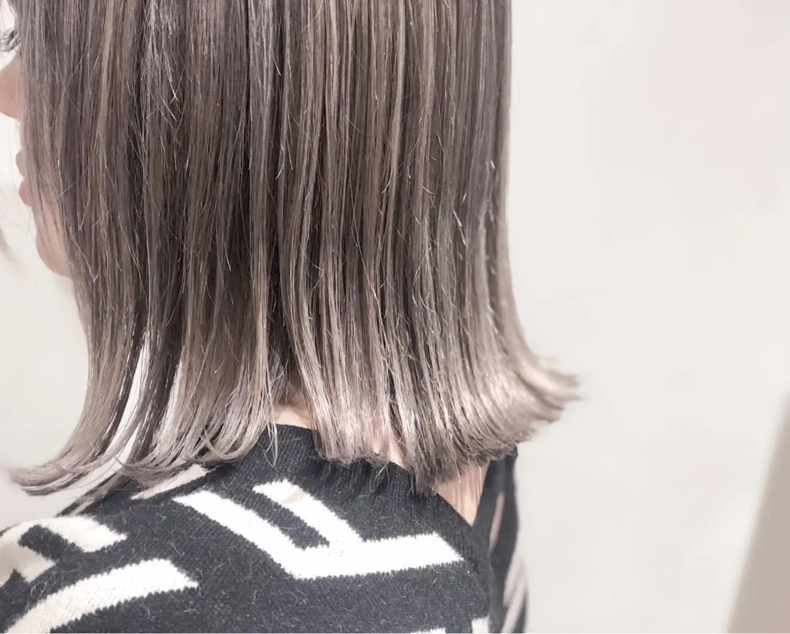 ミディアム カラー グレージュ ハイライトカラー ハイライト ヘアカラー てんま さやかのヘアスタイル