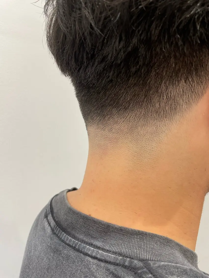 メンズ フェードカット 丸岡 成穂のヘアスタイル