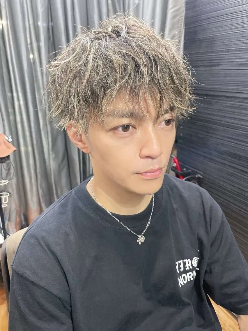 ショート カラー パーマ ツイストスパイラルパーマ ハイライトカラー ハイライト スパイラルパーマ カット パーマ 山本 雅由のヘアスタイル