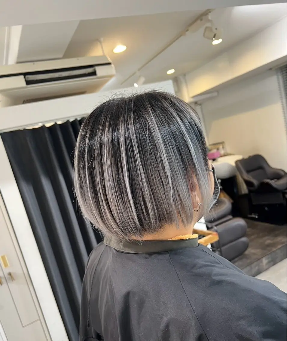 ショート カラー バレイヤージュ シルバー ホワイトシルバー レイヤーカット 指名数No.1 /NAOYAのヘアスタイル
