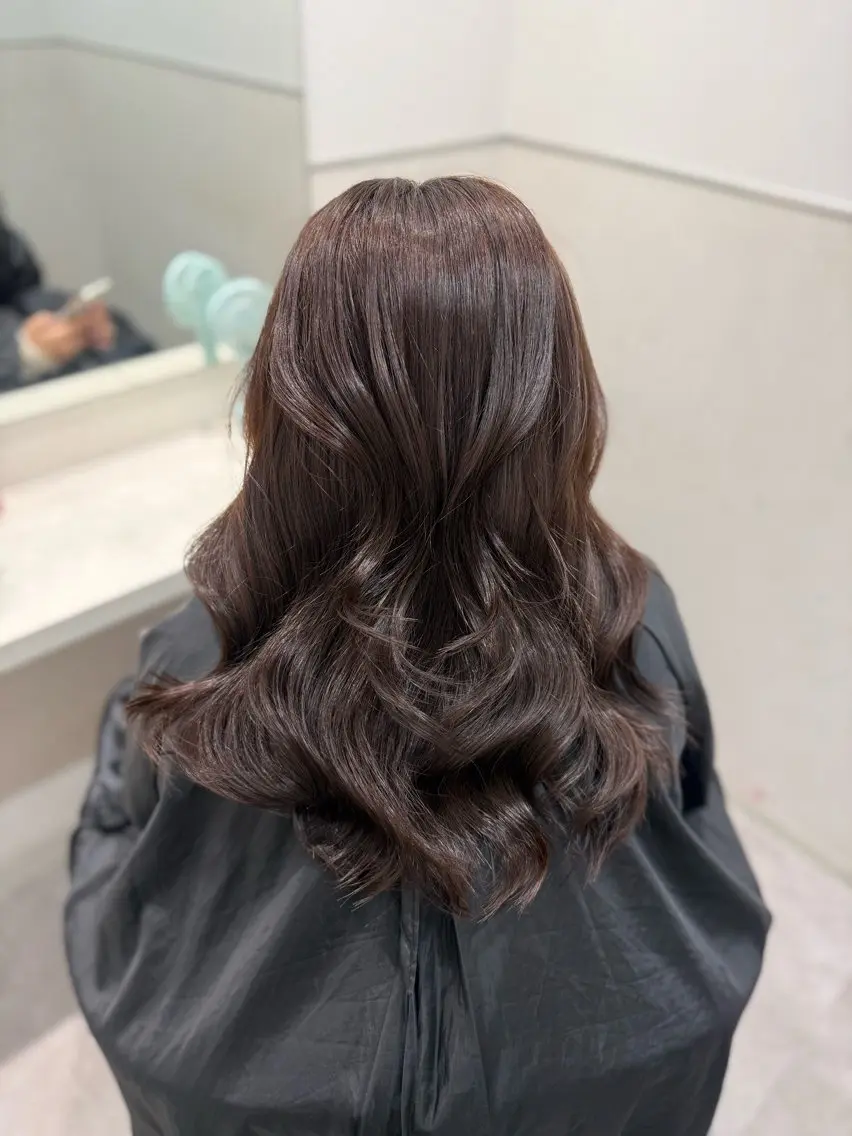 セミロング カラー レイヤーカット カット ヘアカラー トリートメント ラベンダー💜オリー ブ‪💚暗髪🖤のヘアスタイル