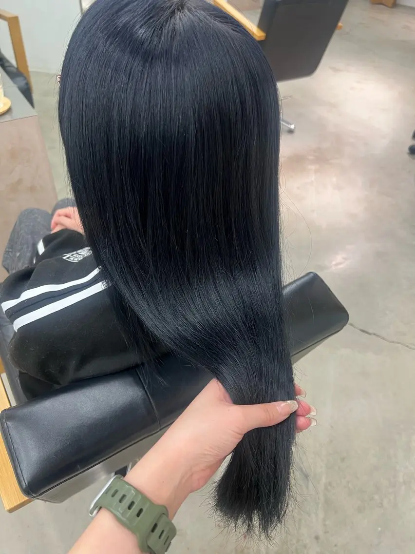 ロング カット ヘアカラー トリートメント vince. moekoのヘアスタイル