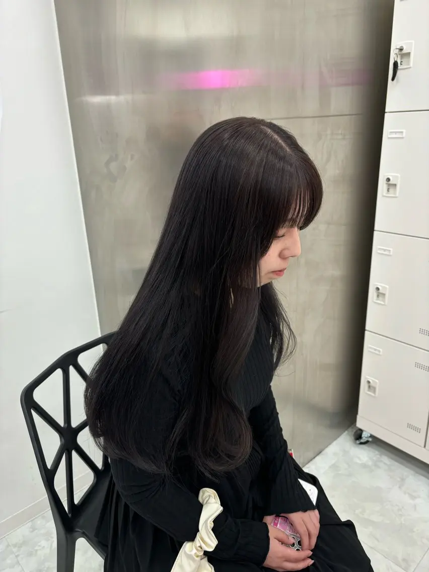 セミロング カラー 抜け感レイヤー︴ ニュアンスカラーのヘアスタイル
