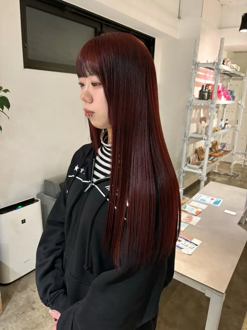 ロング カラー ブリーチ ボルドーカラー ブリーチなしカラー ピンクカラー レッドカラー 暖色カラー🍒 ケアブリーチ/akiのヘアスタイル