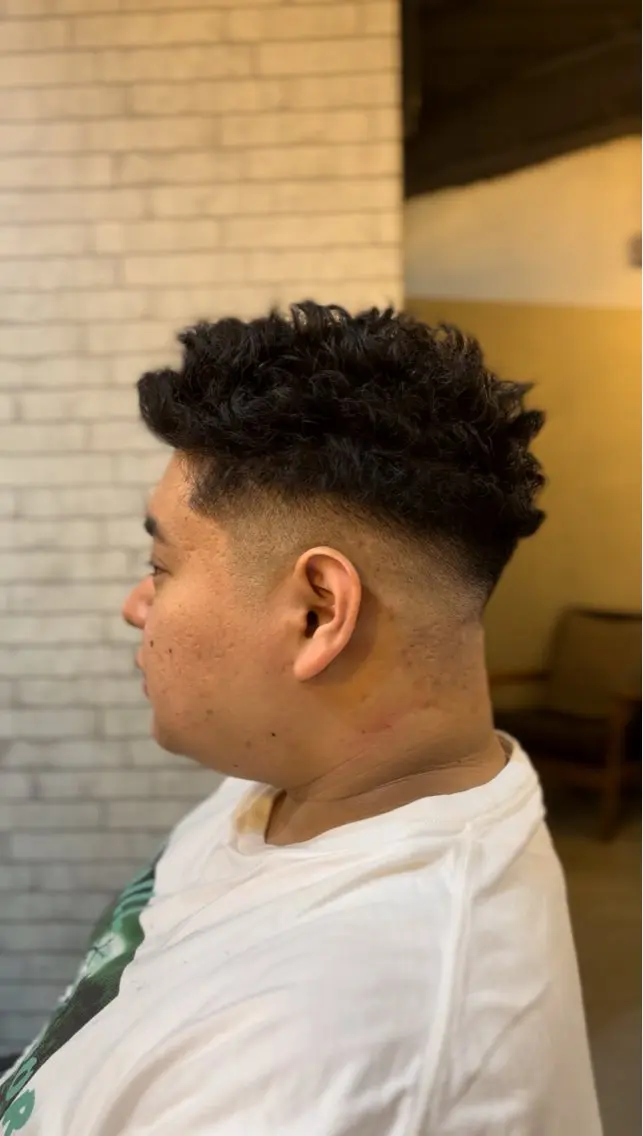 ショート パーマ メンズ フェードカット カット パーマ 海外風メンズ🇺🇸 💈N.Yuto💈のヘアスタイル