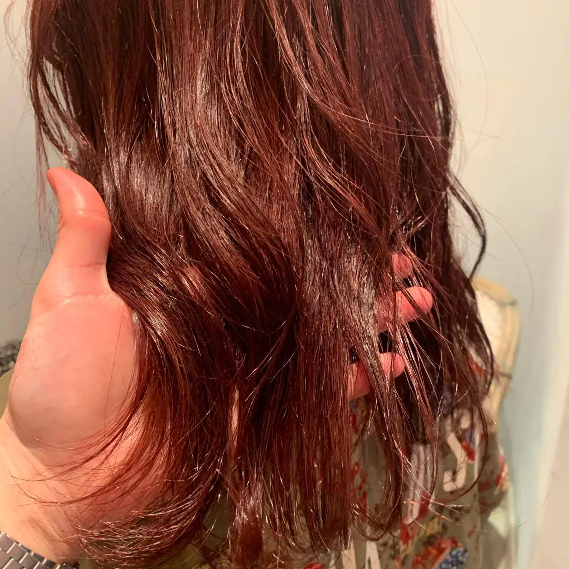 ロング SAKINO ベージュカラーのヘアスタイル