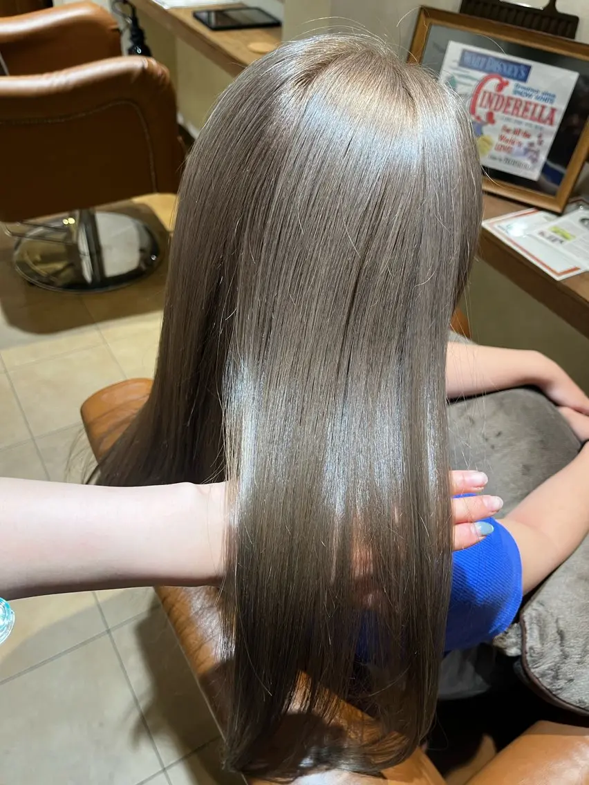 ロング カラー ブリーチ グレージュ ヘアカラー end roll りんのヘアスタイル