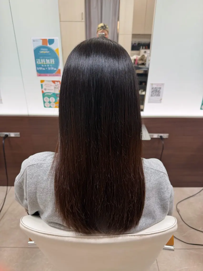 ロング moe  美髪矯正 ツヤツヤストレートのヘアスタイル