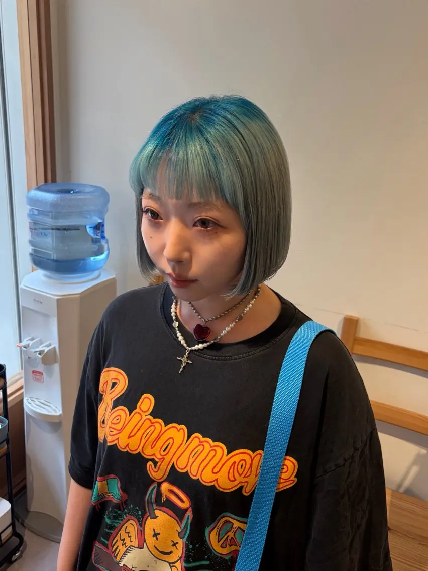 ショート カット ヘアカラー トリートメント 荒井 茉凜のヘアスタイル