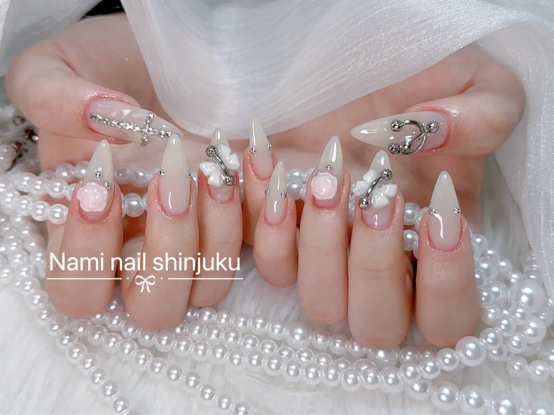 ネイル 長さ出し ガーリー 韓国ネイル ロングネイル 持ち込み ハンドネイル Nami nail salonのネイルデザイン