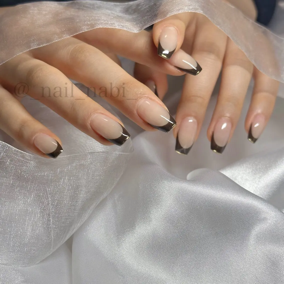 ネイル ミラーネイル nailsalon Nabiのネイルデザイン